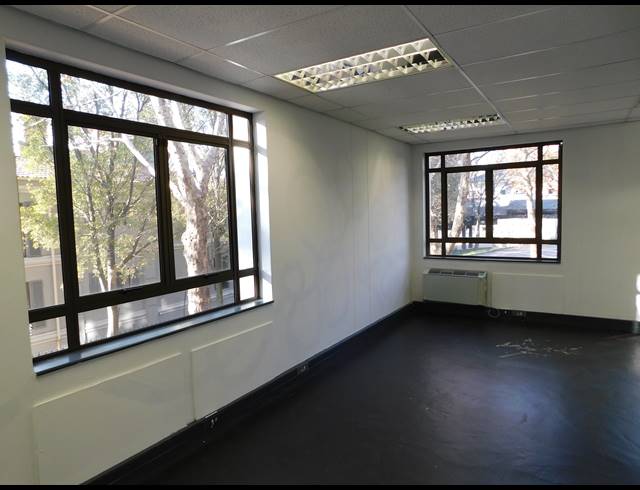 253M² OFFICE TO LET IN HYDE PARK